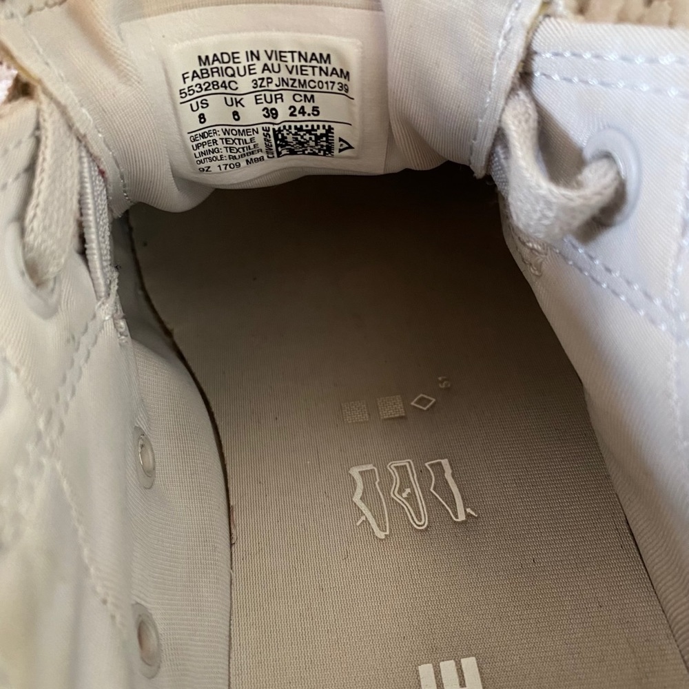 Converse - Picture 2 of 2